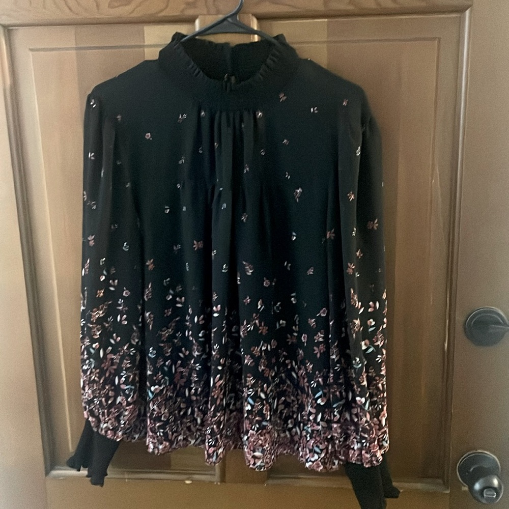 Ariat LG blouse black with flowers